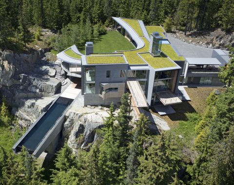 View of the full size of the infinity pool