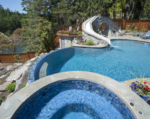 The pool and spa had two tones of blue mosaic tiles