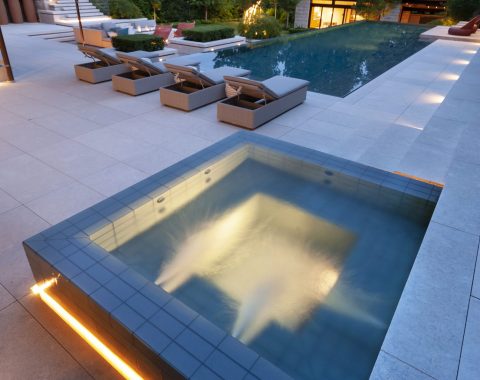 Outdoor hot tub with powerful jets