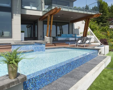 Infinity pool with built in spa